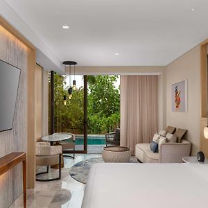 Swim-Up Pool King Room